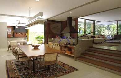 Imagem: A casa em condomínio possui 5 Dormitórios, 5 Banheiros, 5