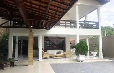 Imagem: A casa possui 4 Dormitórios, 5 Banheiros, 5 Vagas na garagem