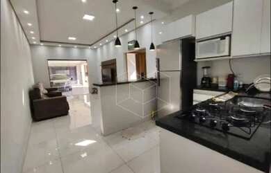 Imagem: A casa possui 2 Dormitórios, 1 Banheiro, 2 Vagas na garagem