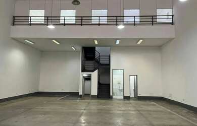 Imagem 4: Galpão Comercial de 288m² para Locação em Cotia-SP, Jardim Fontana...