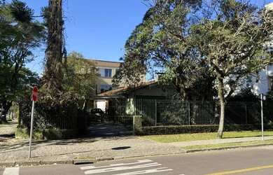 Imagem: O terreno possui 624m² de Área e está localizado em Bacacheri