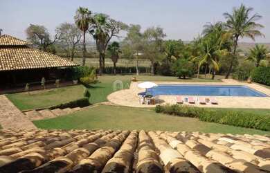 Imagem: A casa em condomínio possui 5 Dormitórios, 5 Banheiros, 5