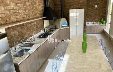 Imagem: A casa em condomínio possui 4 Dormitórios, 5 Banheiros, 4