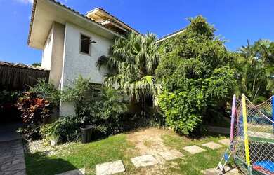 Imagem: A casa possui 5 Dormitórios, 5 Banheiros, 3 Vagas na garagem