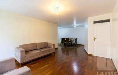 Imagem 3: Apartamento amplo em área nobre, 4 dormitórios sendo 2 suítes e 2 vagas...