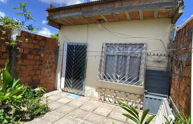 Imagem: A casa possui 2 Dormitórios, 1 Banheiro e está localizado