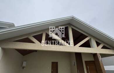 Imagem: A casa em condomínio possui 4 Dormitórios, 2 Banheiros, 3