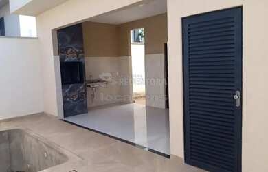 Imagem: A casa em condomínio possui 3 Dormitórios, 3 Banheiros, 2