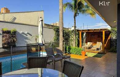 Imagem: A casa possui 3 Dormitórios, 3 Banheiros, 210m² de Área e