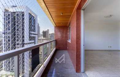 Imagem: O apartamento possui 4 Dormitórios, 4 Banheiros, 3 Vagas na