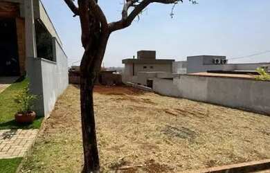 Imagem: O terreno possui 250m² de Área, Imóvel novo e está localizado