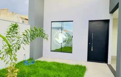 Imagem: A casa possui 3 Dormitórios, 2 Banheiros, 2 Vagas na garagem