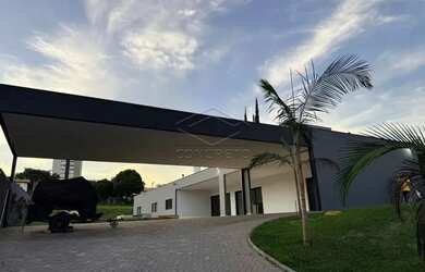 Imagem: A casa em condomínio possui 3 Dormitórios, 4 Banheiros, 5