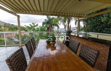 Imagem: A casa em condomínio possui 4 Dormitórios, 5 Banheiros, 5