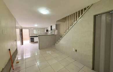 Imagem: A casa possui 2 Dormitórios, 2 Banheiros, 1 Vaga na garagem