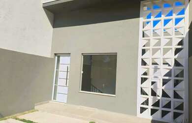 Imagem: A casa possui 2 Dormitórios, 2 Banheiros, 2 Vagas na garagem