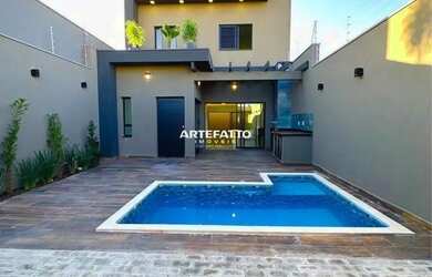 Imagem: A casa possui 3 Dormitórios, 3 Banheiros, 2 Vagas na garagem