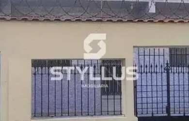 Imagem: A casa possui 4 Dormitórios, 2 Banheiros, 3 Vagas na garagem