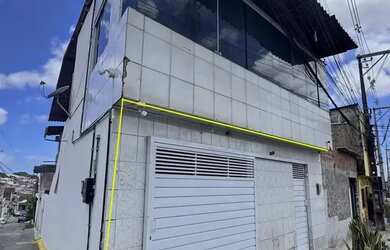 Imagem: A casa possui 2 Dormitórios, 1 Banheiro, 1 Vaga na garagem