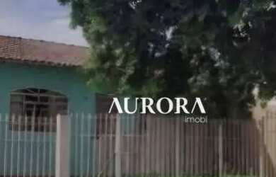 Imagem: A casa possui 3 Dormitórios, 1 Banheiro, 2 Vagas na garagem