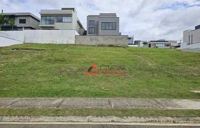 Imagem: O terreno possui 324m² de Área e está localizado em Cyrela