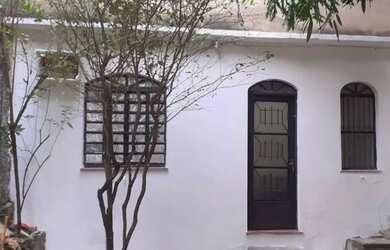 Imagem: A casa possui 1 Dormitório, 1 Banheiro e está localizado