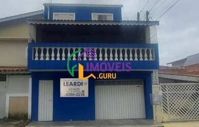 Imagem: A casa possui 4 Dormitórios, 3 Banheiros, 2 Vagas na garagem