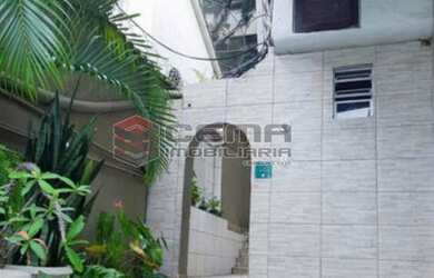 Imagem: O depósito possui 1 Vaga na garagem, 1000m² de Área e está