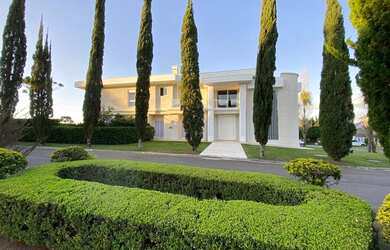 Imagem: A casa possui 5 Dormitórios, 5 Banheiros, 5 Vagas na garagem