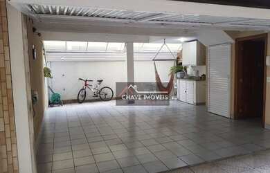 Imagem: A casa possui 3 Dormitórios, 4 Banheiros, 2 Vagas na garagem