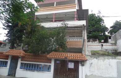 Imagem: A casa para alugar possui 5 Dormitórios, 3 Banheiros, 1 Vaga