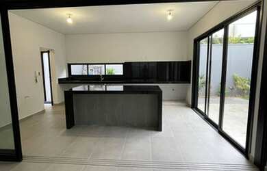 Imagem: A casa em condomínio possui 3 Dormitórios, 4 Banheiros, 4