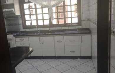 Imagem: A casa possui 2 Dormitórios, 3 Banheiros, 3 Vagas na garagem