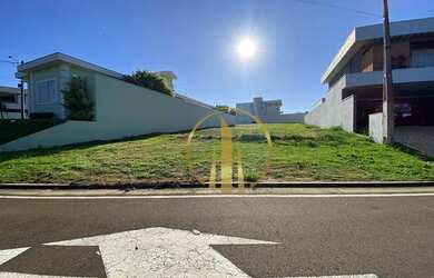 Imagem: O terreno possui 429m² de Área e está localizado em Parque