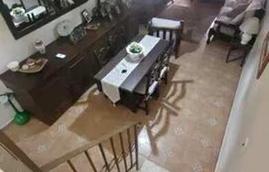 Imagem: A casa possui 3 Dormitórios, 4 Banheiros, 2 Vagas na garagem