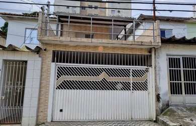 Imagem: A casa possui 3 Dormitórios, 3 Banheiros, 2 Vagas na garagem