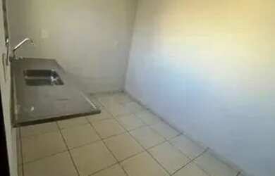 Imagem: A casa possui 2 Dormitórios, 2 Banheiros, 2 Vagas na garagem