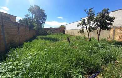 Imagem: O terreno possui 300-0m² de Área e está localizado em Senador