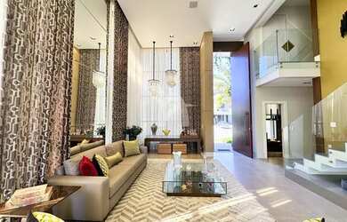 Imagem: A casa em condomínio possui 5 Dormitórios, 5 Banheiros, 440m²