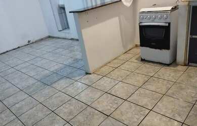 Imagem: A casa possui 1 Dormitório, 1 Banheiro e está localizado