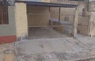 Imagem: A casa possui 2 Dormitórios, 2 Banheiros, 1 Vaga na garagem