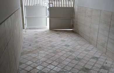 Imagem: A casa possui 2 Dormitórios, 1 Banheiro, 1 Vaga na garagem