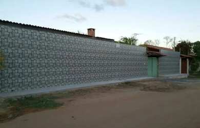 Imagem: A casa possui 3 Dormitórios, 5 Vagas na garagem e está localizado