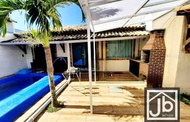 Imagem: A casa possui 4 Dormitórios, 4 Banheiros, 4 Vagas na garagem