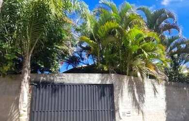 Imagem: A casa possui 3 Dormitórios, 2 Banheiros, 5 Vagas na garagem