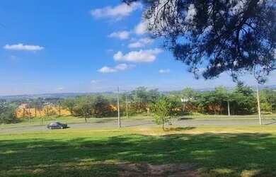 Imagem: O terreno possui 614m² de Área, Imóvel novo e está localizado