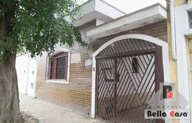 Imagem: A casa possui 3 Dormitórios, 2 Banheiros, 5 Vagas na garagem