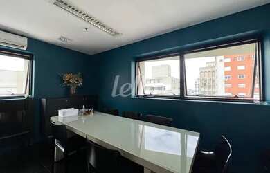 Imagem: O depósito possui 2 Vagas na garagem e 68m² de Área e está