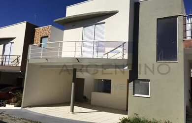 Imagem: A casa em condomínio possui 3 Dormitórios, 2 Banheiros, 2