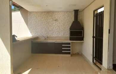 Imagem: A casa possui 3 Dormitórios, 5 Banheiros, 5 Vagas na garagem